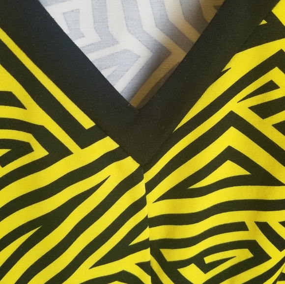 Yellow & Black Geo Dress - Picture 2 of 5